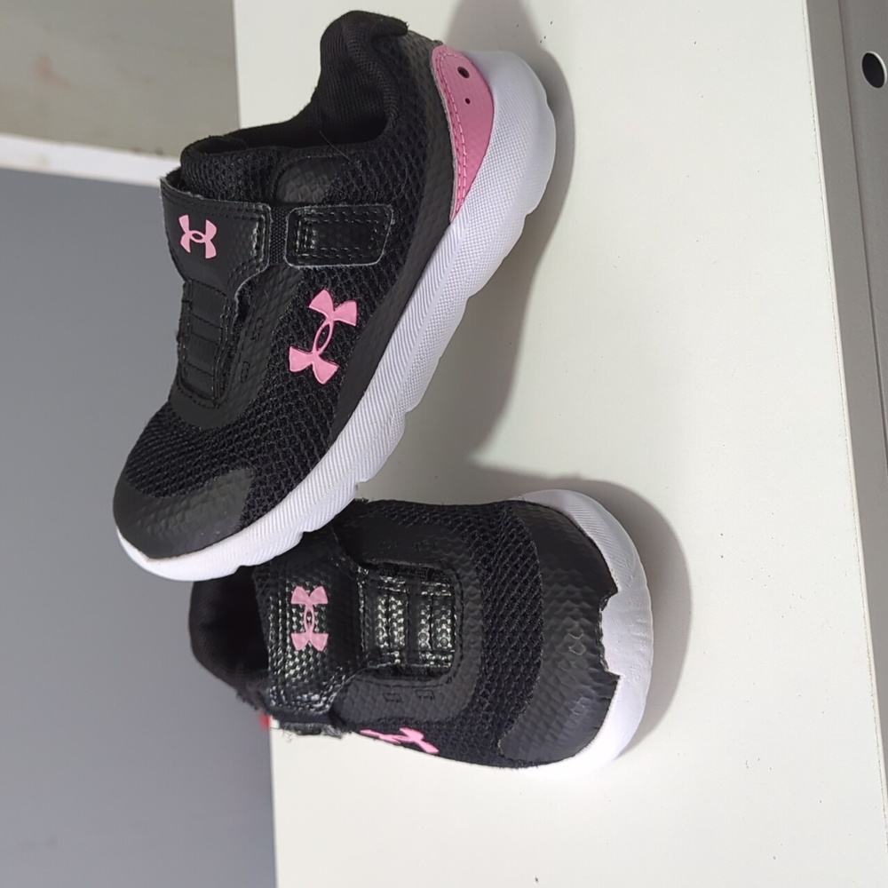 Under armour size 9 toddler shoes